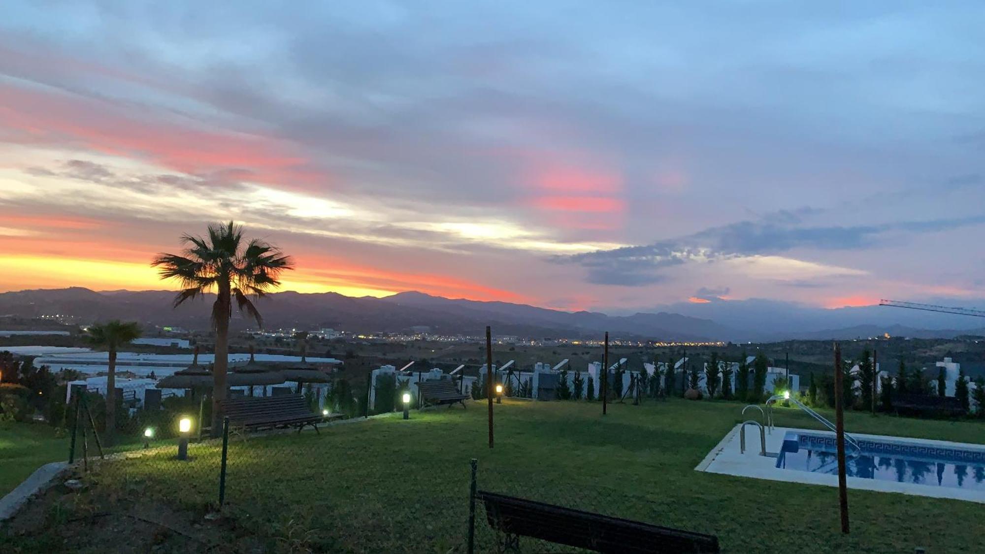 Relaxation, Golf & Beach Caleta De Velez Bagian luar foto